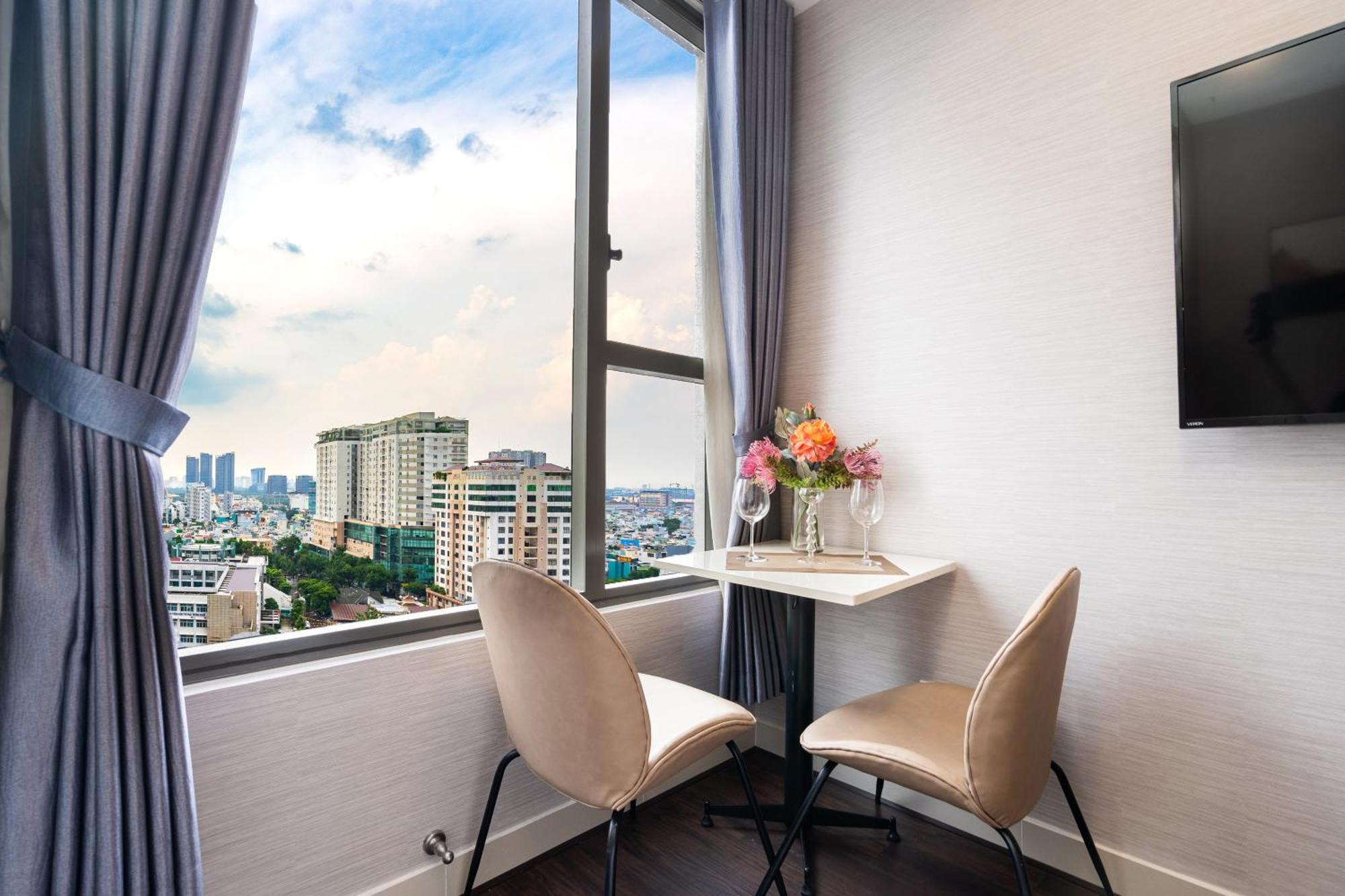 Rem Rivergate Garden Pool Signature - Free 4G Sim For 3 Nights Booking Хошимин Экстерьер фото